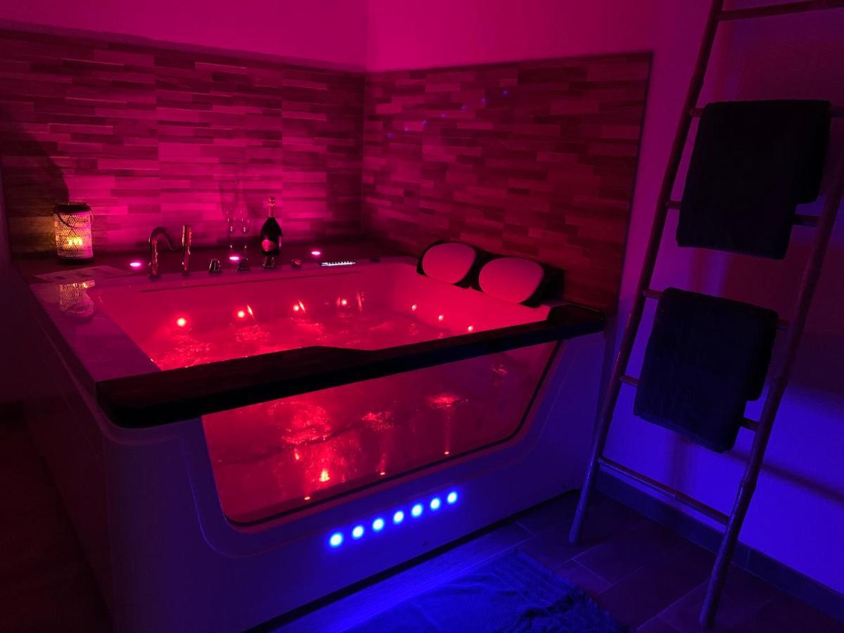 Appartement Cosy Jacuzzy Luxe Gare De ตูลง ภายนอก รูปภาพ