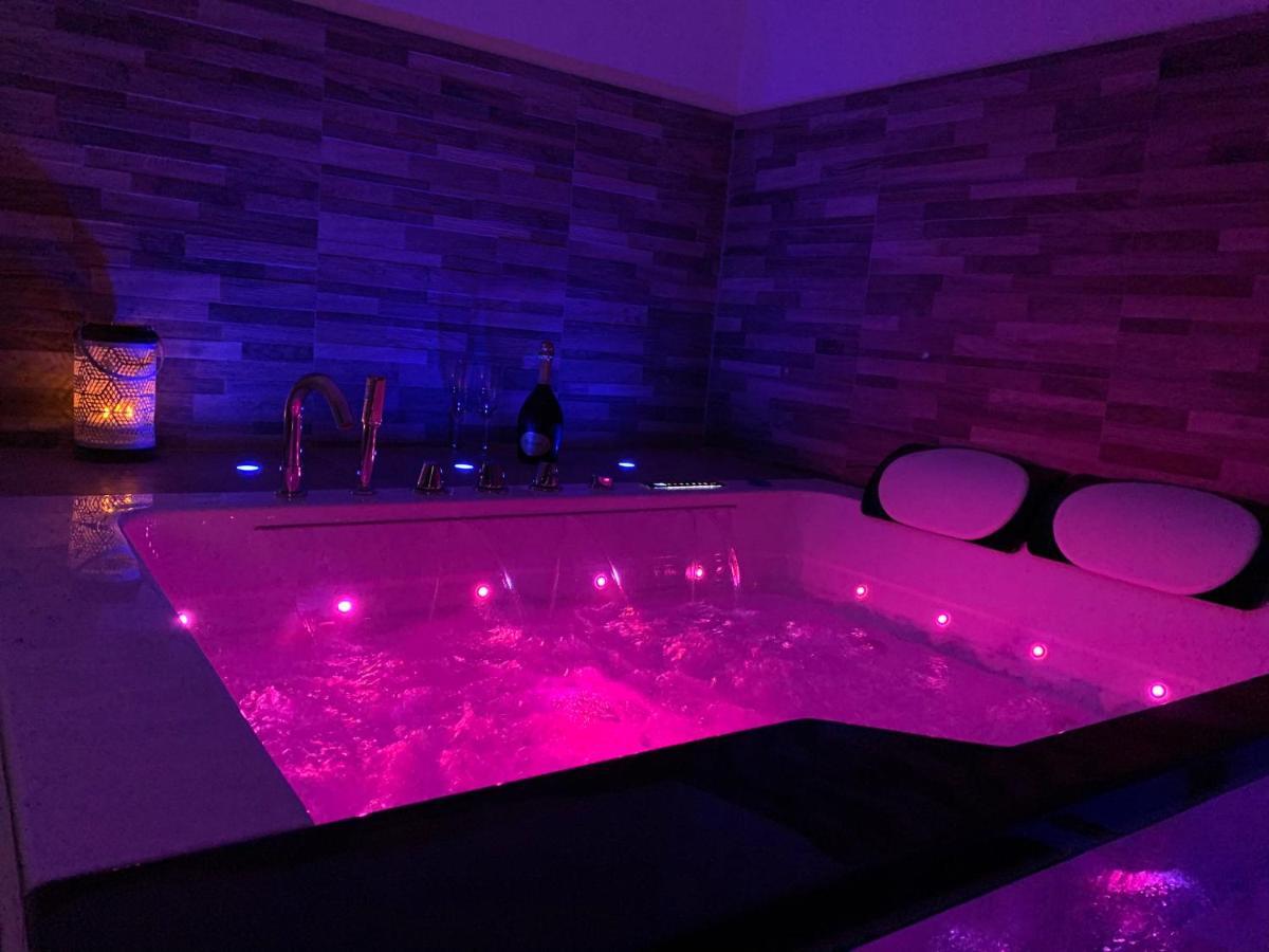 Appartement Cosy Jacuzzy Luxe Gare De ตูลง ภายนอก รูปภาพ